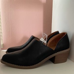 Women's Rylie Pointed Toe Ankle Bootie